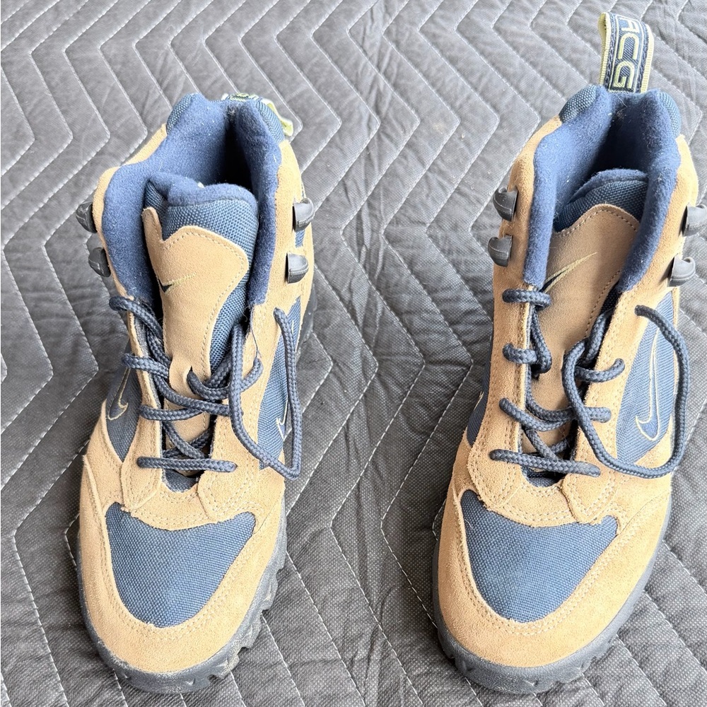 Nike ACG (All Conditions Gear) Boots, size 7.5 - Picture 5 of 6